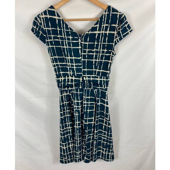 Banana Republic V Neck Twist front geometric pattern dress size 4 - Picture 5 of 5